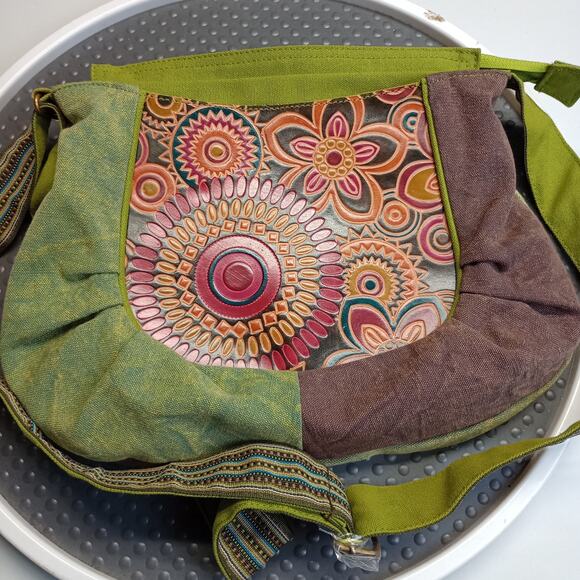 Macha Leather Floral Pattern Crossbody Shoulder Bag - Picture 1 of 9